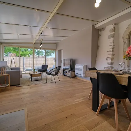 Au Chateau Apartment