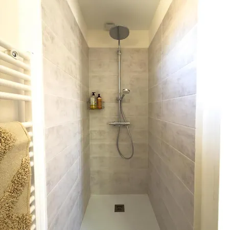 Au Chateau Apartment