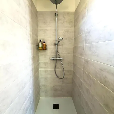 Au Chateau Apartment *