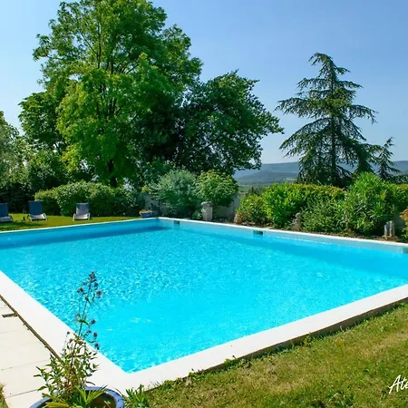 Au Chateau Apartment *