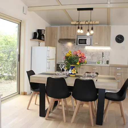 Au Chateau Apartment