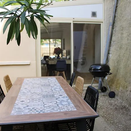 Au Chateau Apartment